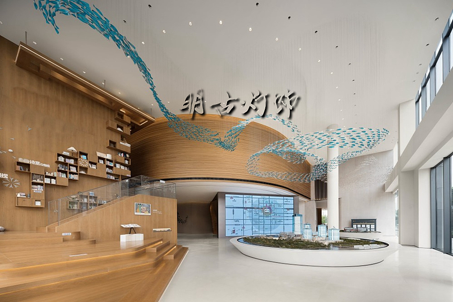 手工玻璃艺术吊灯如行云流水般的空间中翩翩起舞