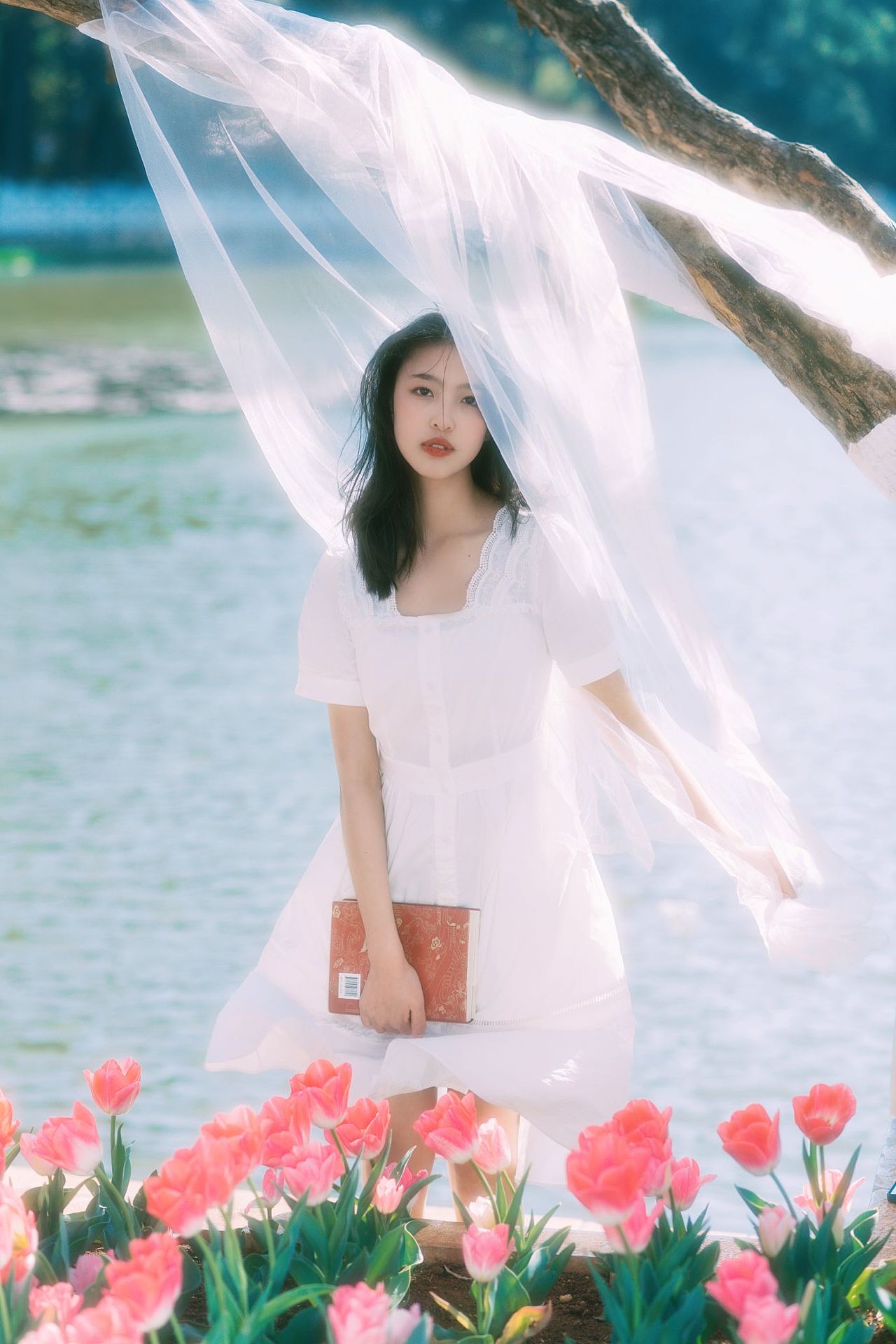 郁金香的温柔如余晖一般（图ZMzMwMzIzNzA4） - 人像摄影 - 站酷设计师胖虎自有妙计原创素材 - 站酷ZCOOL