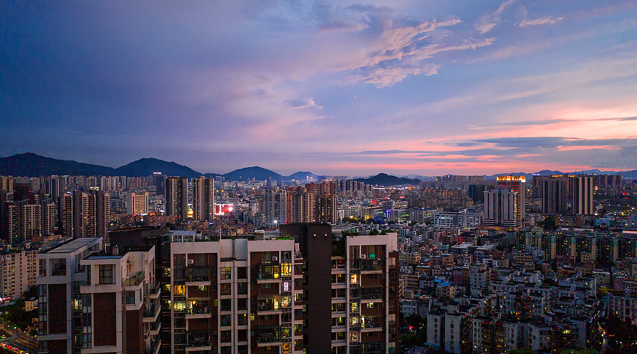 前山的红霞时刻