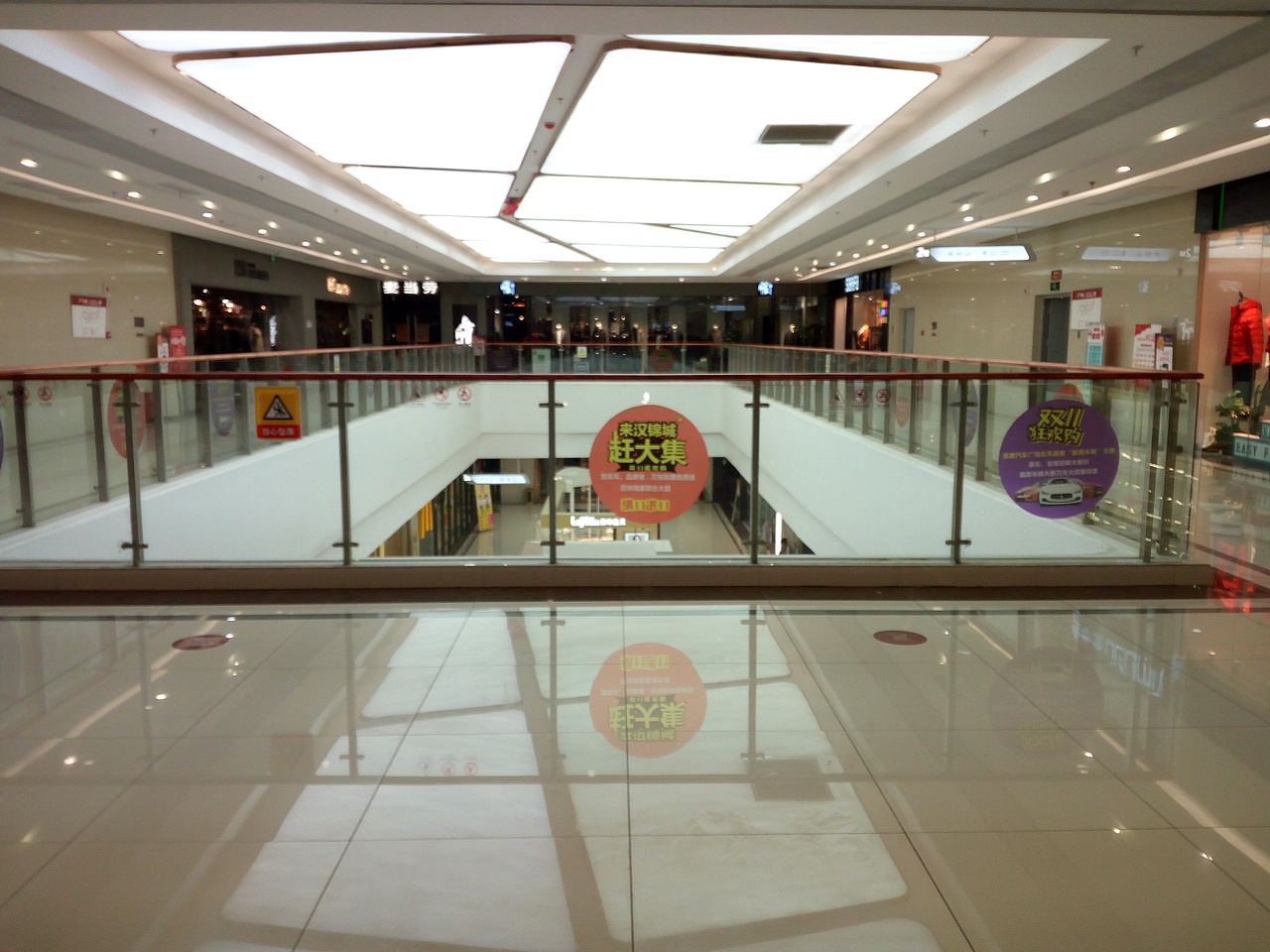 商場(chǎng)花車kt板玻璃貼設(shè)計(jì)（圖ZOTczNDA0NjA=） - 海報(bào) - 站酷設(shè)計(jì)師春暖四季原創(chuàng)素材 - 站酷ZCOOL