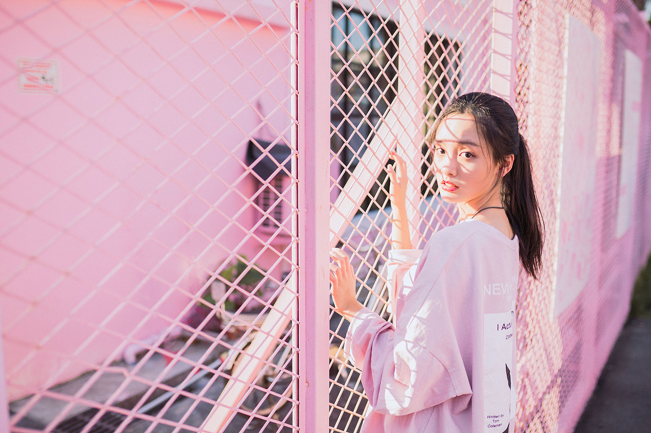 粉色假期（图ZOTcyNDczOTY=） - 人像摄影 - 站酷设计师IMO_木易原创素材 - 站酷ZCOOL