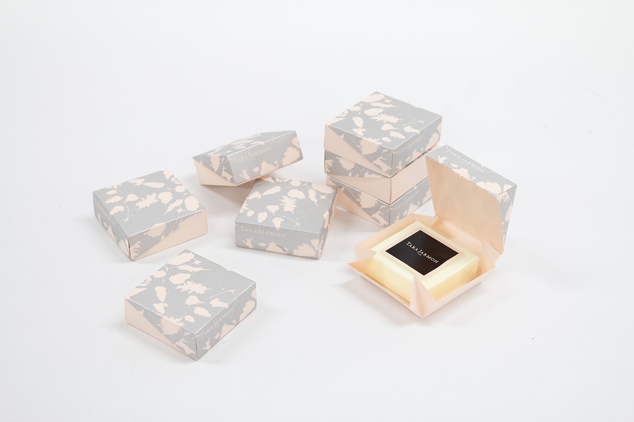 Tara Jarmon 2015 Autumn 礼品包装（图ZMjAzMTQ5NzQw） - 包装 - 站酷设计师Mai_yh原创素材 - 站酷ZCOOL