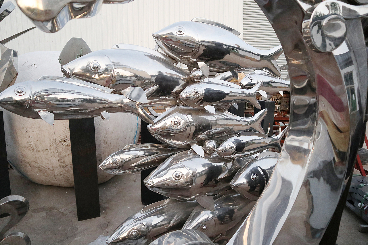 不锈钢鱼群雕塑