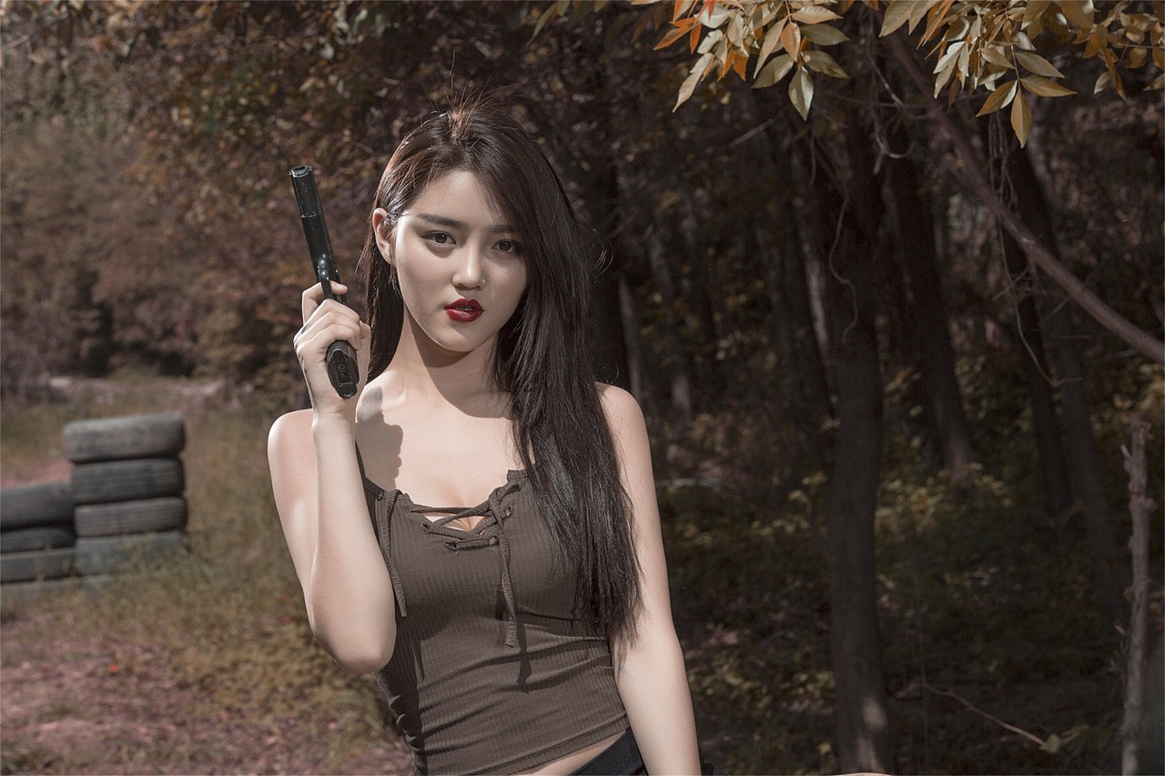 野战（图ZMTE5MzkzMzQw） - 人像摄影 - 站酷设计师黑白映像摄影原创素材 - 站酷ZCOOL