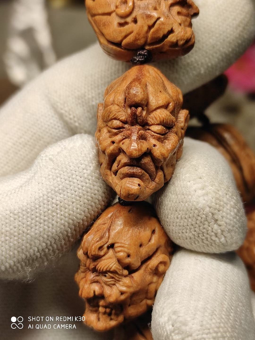 大尺寸肥城桃核纯手工雕刻罗汉头手串