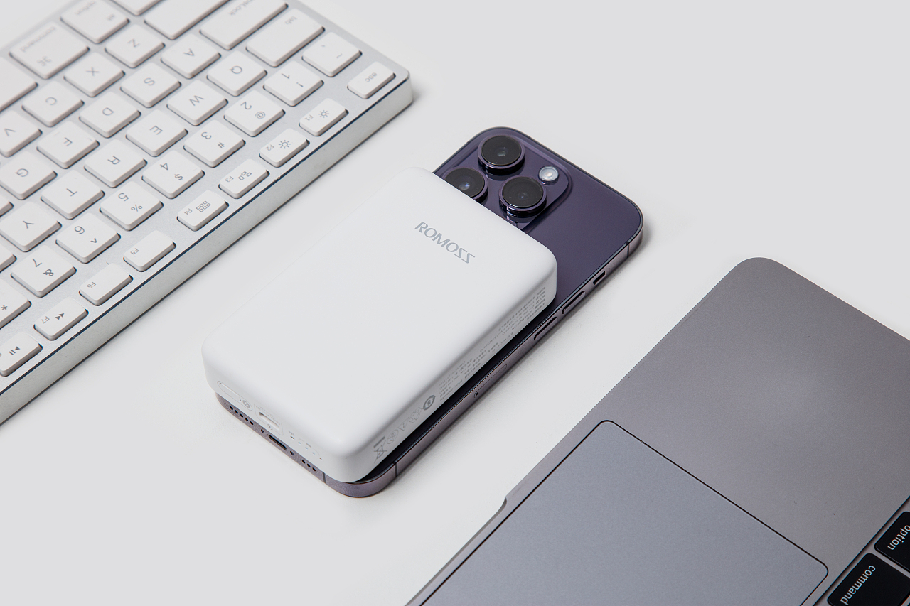 罗马仕 WSC-10 小巧迷你便携 无线磁吸充电宝（图ZMzQwNDExMjY4） - 产品摄影 - 站酷设计师一森giegie原创素材 - 站酷ZCOOL