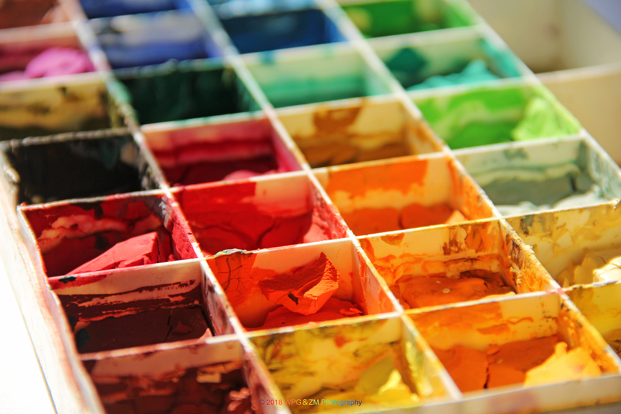 《 一个颜料盒 》