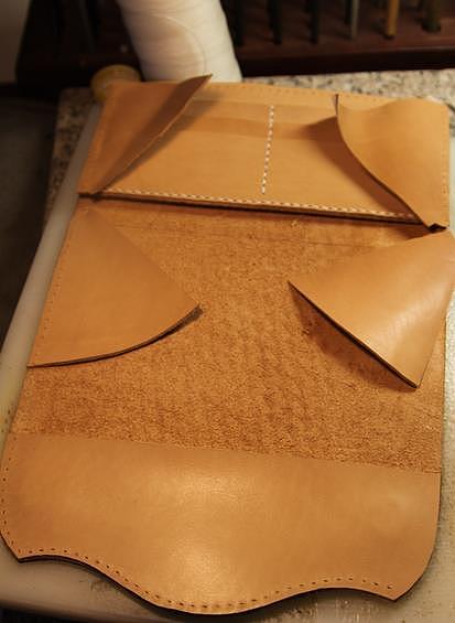 女款三折皮雕钱包 详细的制作过程 手工的魅力（图ZMjM1MDE4NDQ=） - 工艺品设计 - 站酷设计师皮雕达人原创素材 - 站酷ZCOOL