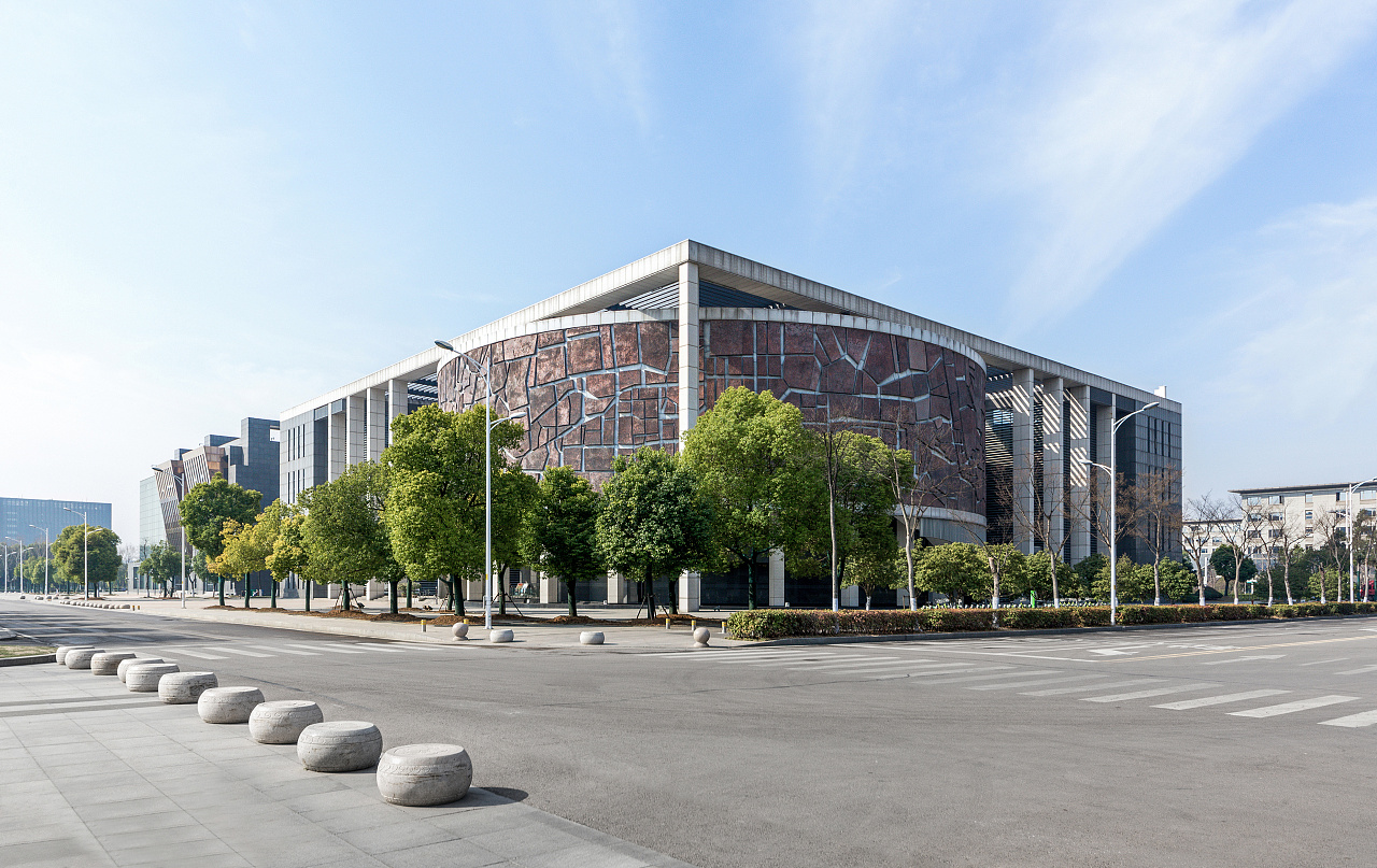 徐州市城市规划展示馆是2009年的城建重点工程,位于徐州新城区市行政