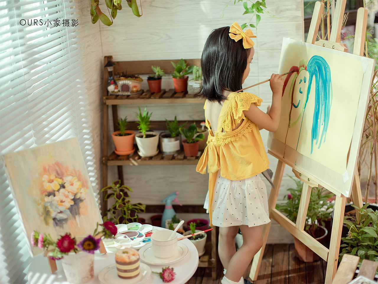 爱画画的小女孩