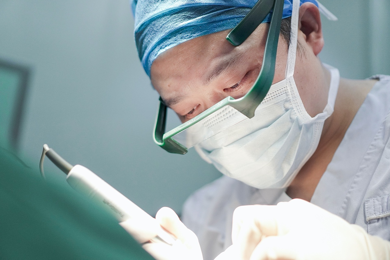 毛发种植医生术中纪实