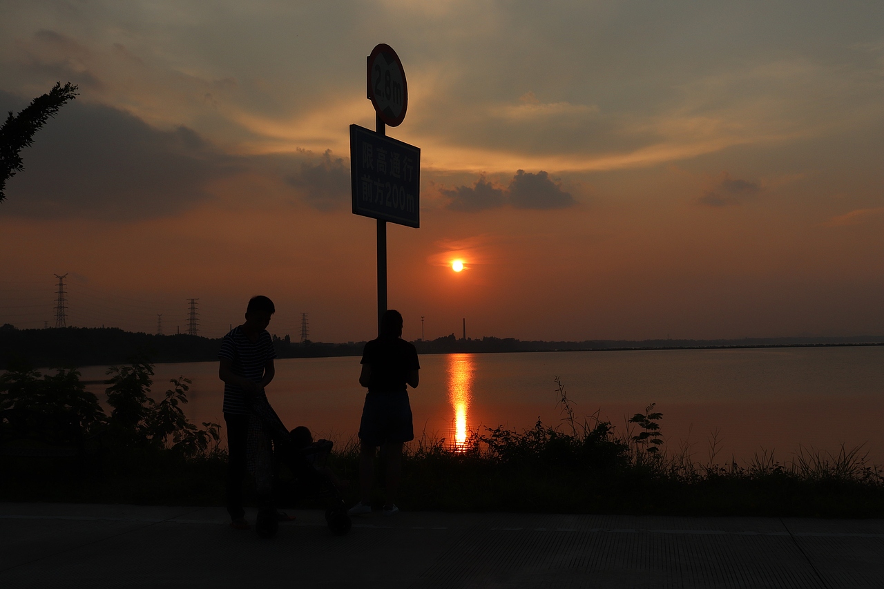 茂名露天矿晚霞