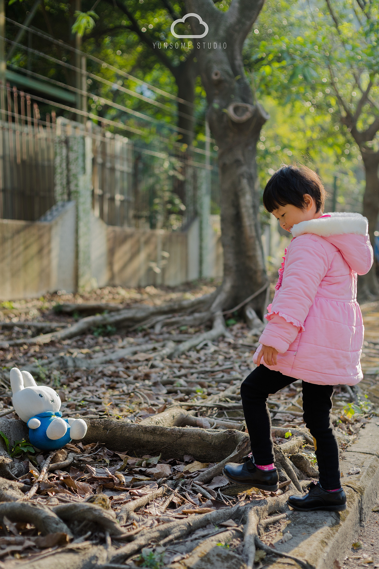 洒满晨光的街（图ZNjc3MjMzOTI=） - 人像摄影 - 站酷设计师yunsome原创素材 - 站酷ZCOOL