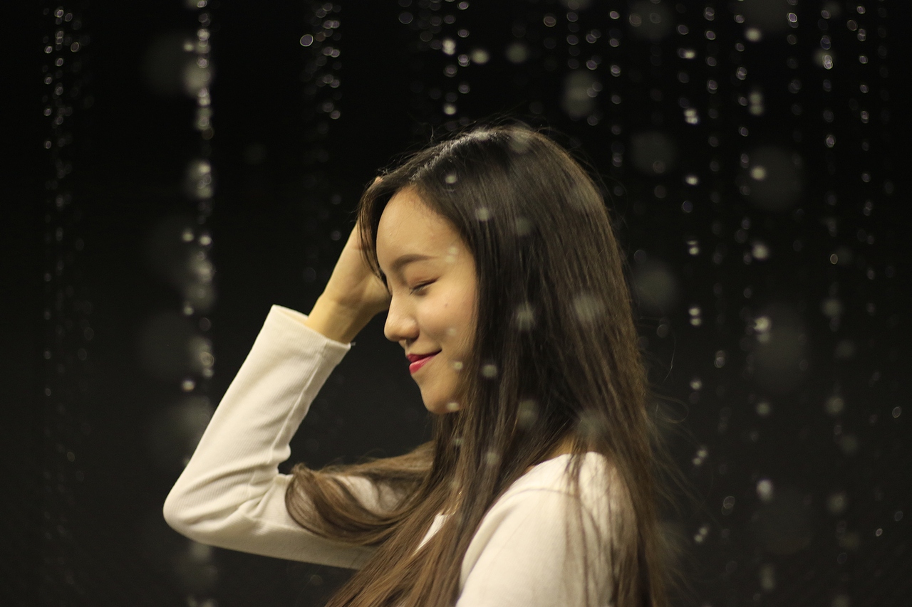 小孩子才分对错,成年人只看利弊