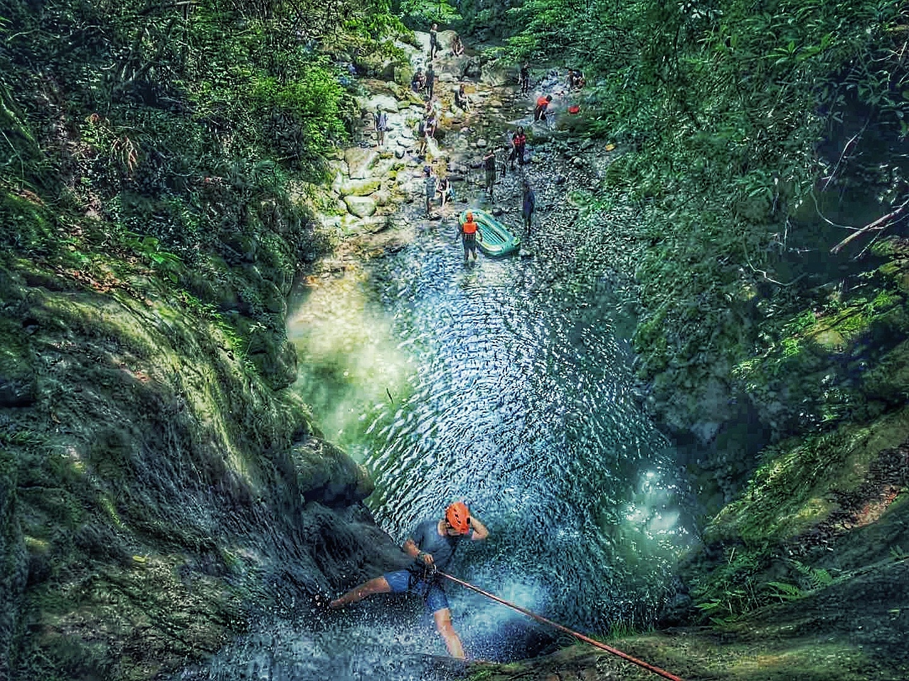  耍一盘水是对夏天最起码的尊重[xyj爱你]