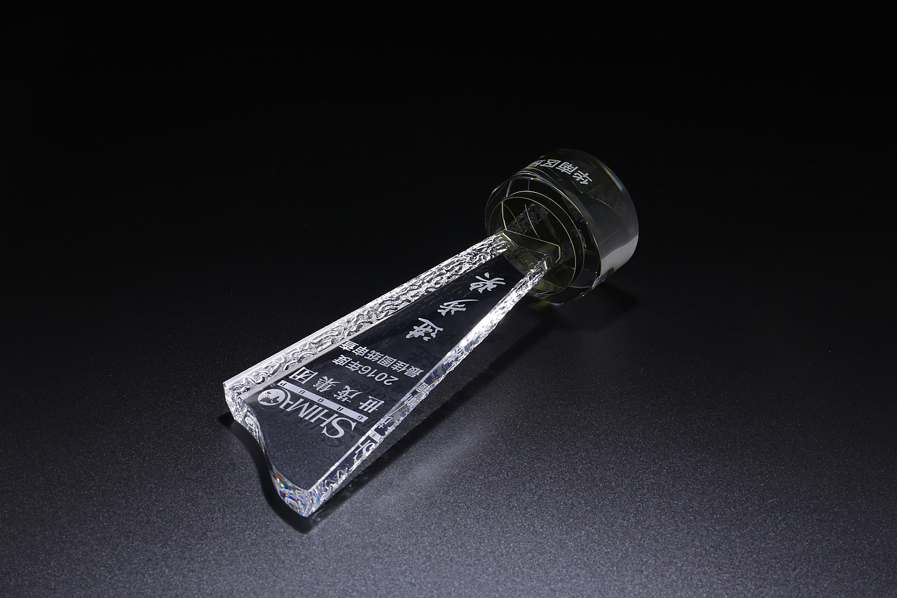 忠诚卫士水晶奖杯拍摄（图ZOTYxODk1MDg=） - 产品摄影 - 站酷设计师linchunjianlike原创素材 - 站酷ZCOOL