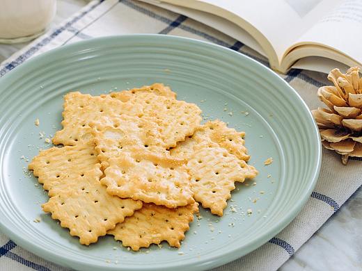 MINISO酸奶洋葱味苏打饼干