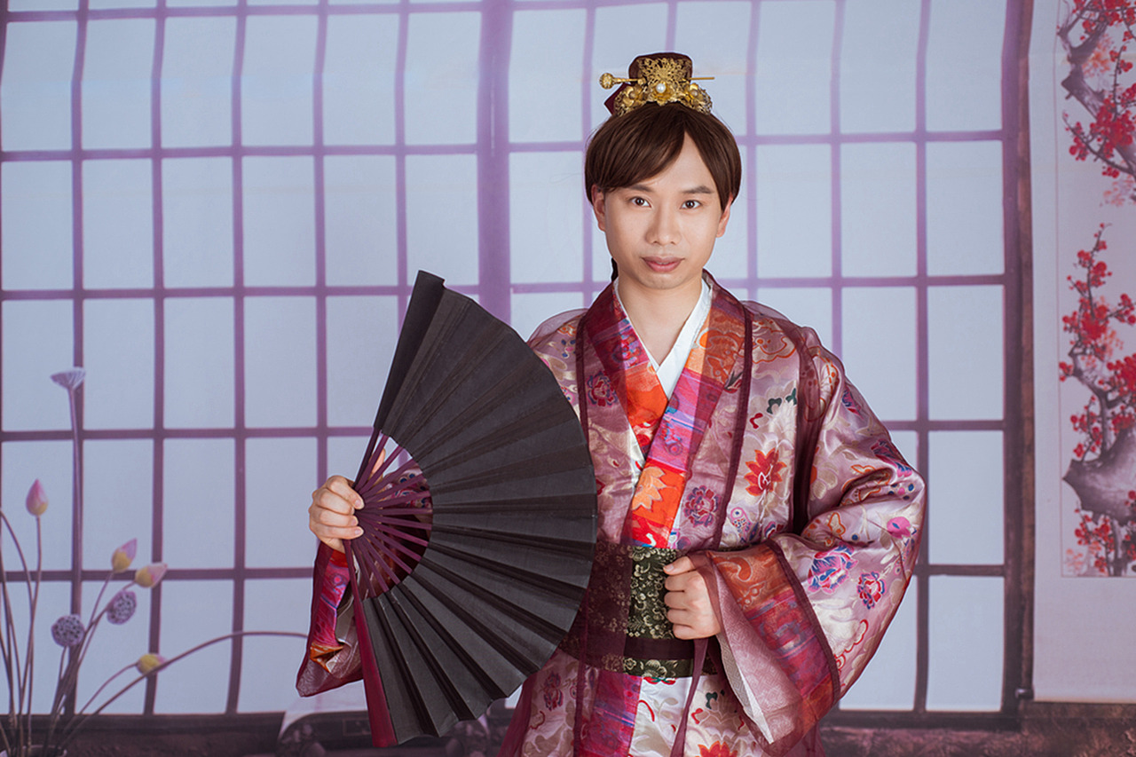 〖杨大侠(HeroYang)COS剧照:武林中人不可能摆脱武林的限制,但是可以修炼自己的心智。〗