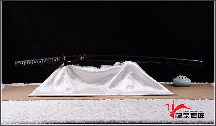 德匠堂宝剑-龙泉刀剑-黑武士|羽毛钢打刀(DJ-1333)