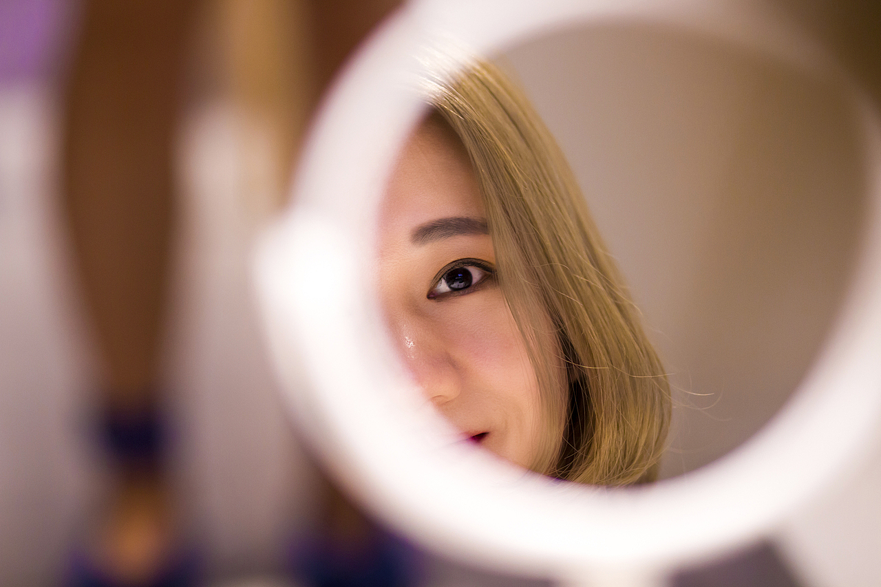 你眼中的春与秋,胜过山川与河流。