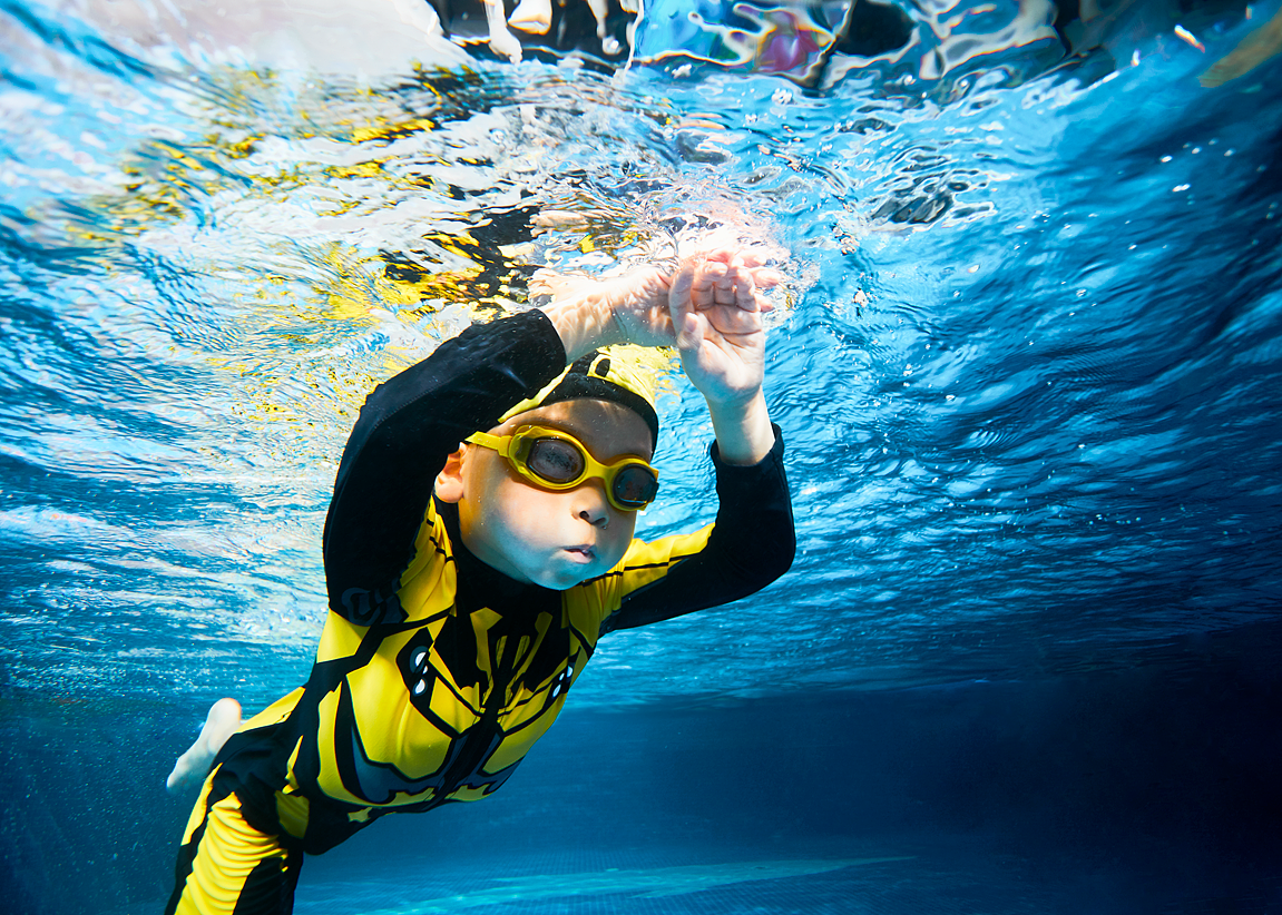 广告商拍案例 - 水下摄影（图ZMjA1OTIwOTY4） - 人像摄影 - 站酷设计师大地动TerraTrema原创素材 - 站酷ZCOOL