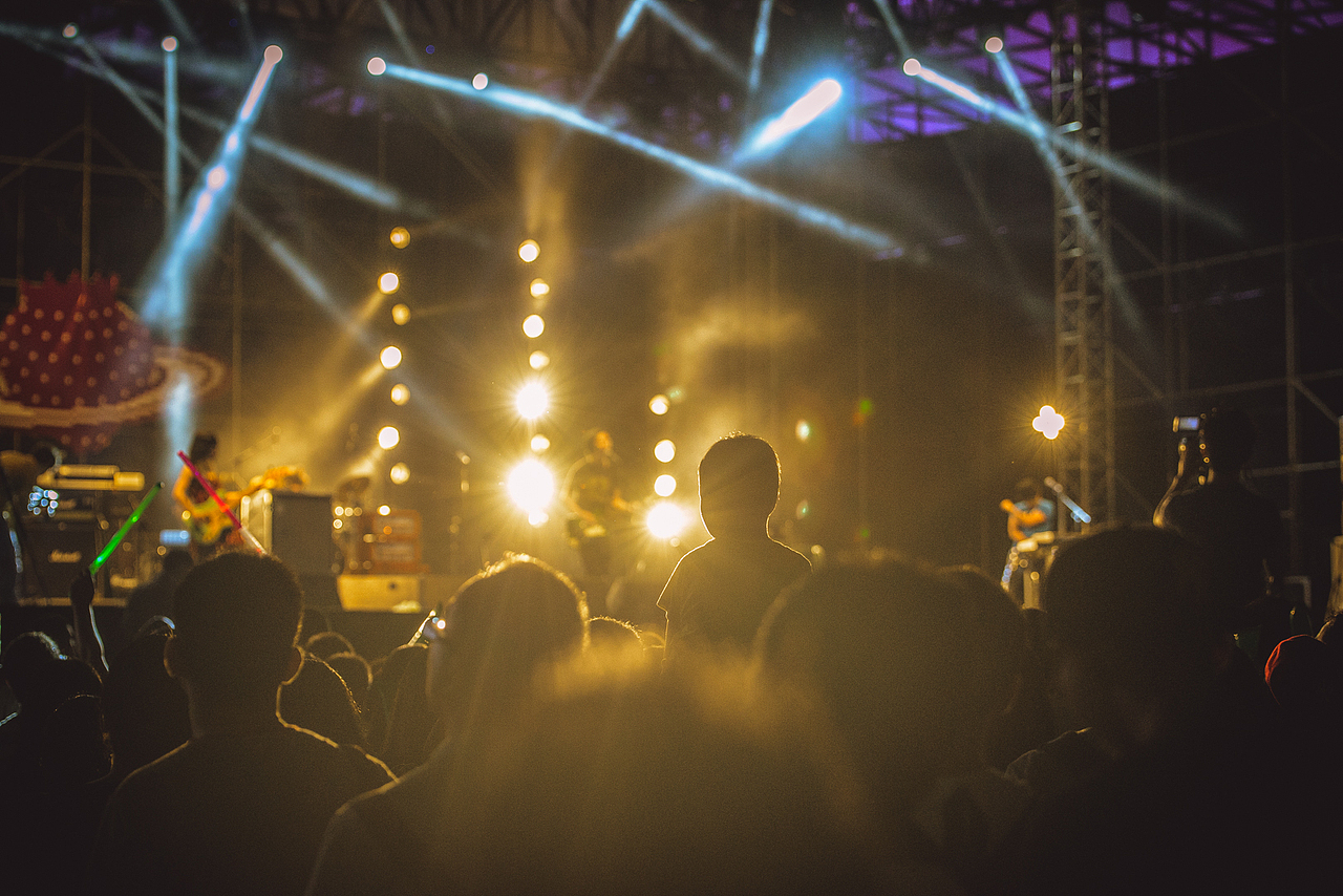 深圳草莓音乐节（图ZMTY0MjIxMDA=） - 人像摄影 - 站酷设计师凹凸蜀黍原创素材 - 站酷ZCOOL