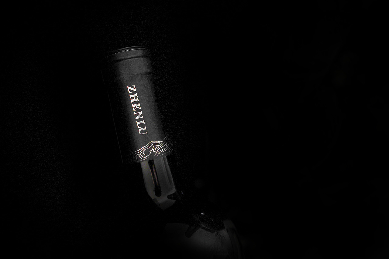 珍麓干红葡萄酒＃酒标设计＋产品拍摄（图ZMTc2OTcxNzM2） - 包装 - 站酷设计师三川久木原创素材 - 站酷ZCOOL