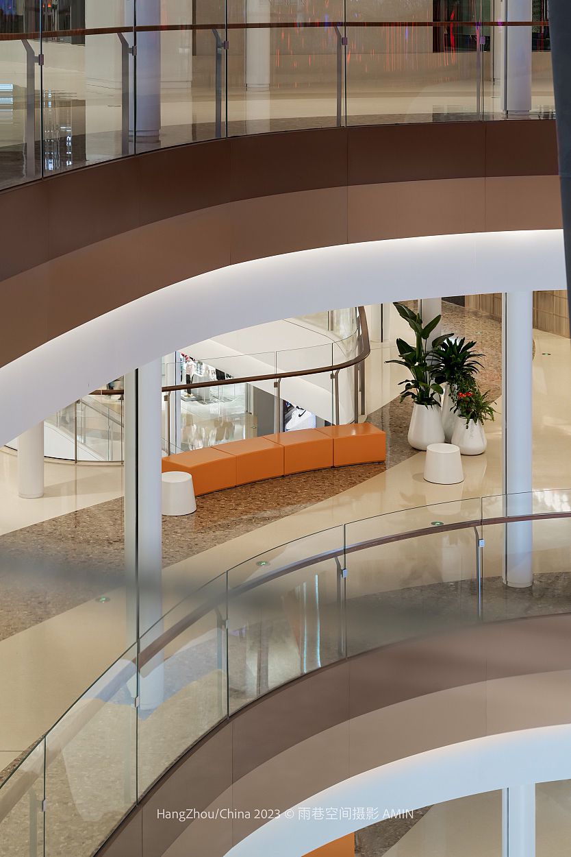 在城市里悠闲的生活大概就是吹着空调晒着太阳吧