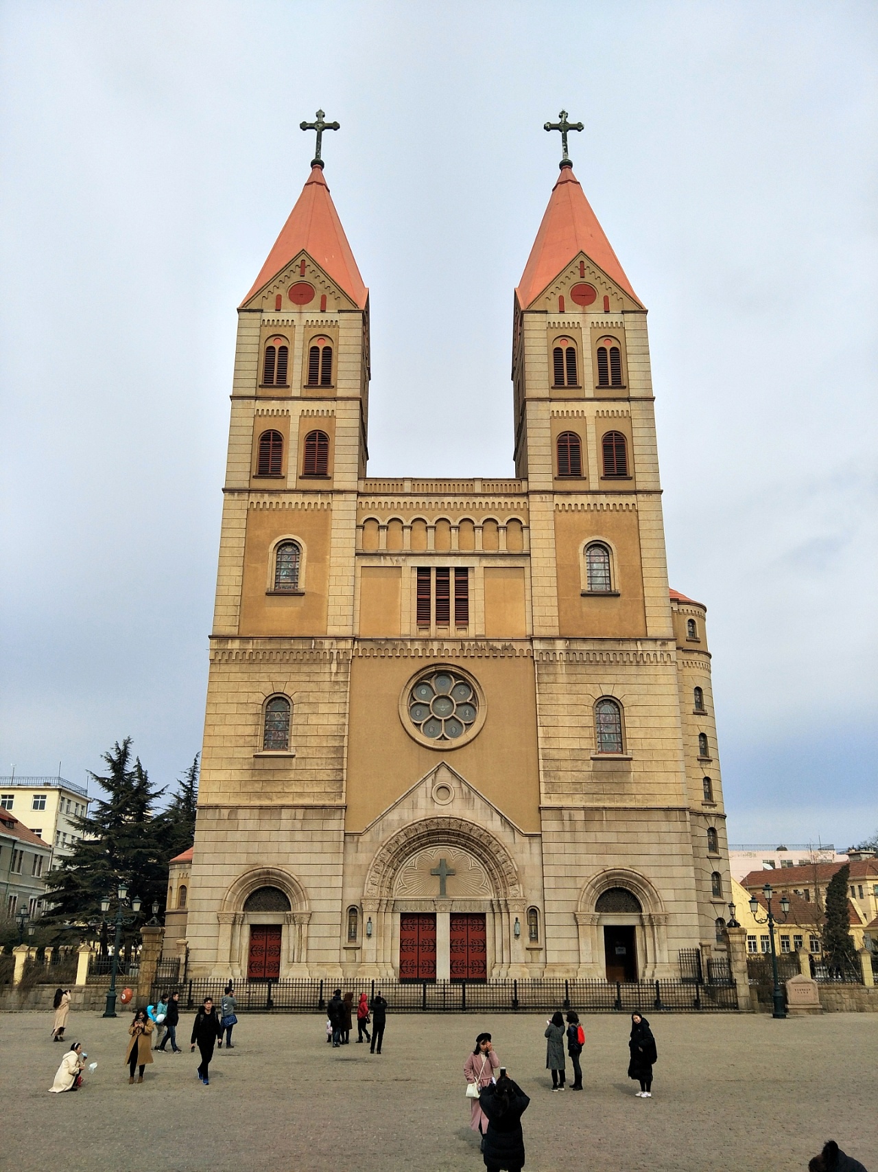 青岛·浙江路·天主教堂青岛 · 花石楼青岛 · 德国建筑群推 荐