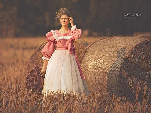 草垛人像（个人主页-ZNTQ2MDY3OTY=） - 人像摄影 - 站酷设计师猫咪绿森林原创素材 - 站酷ZCOOL