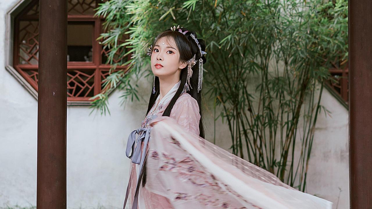 娇嫩美女古韵汉服唯美动人户外写真
