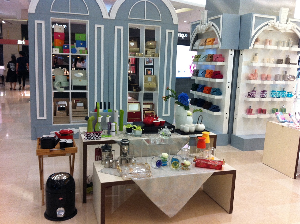 2013商业项目家居节美陈设计