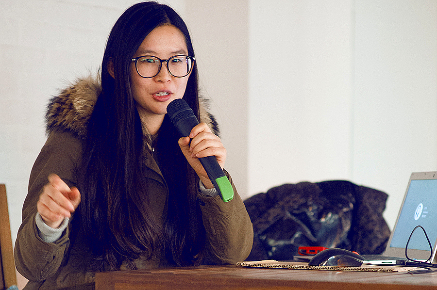 UI设计师：陈玲。但我却记得她介绍自己叫：么么嗒～ 很有想法的一个UI设计师哦