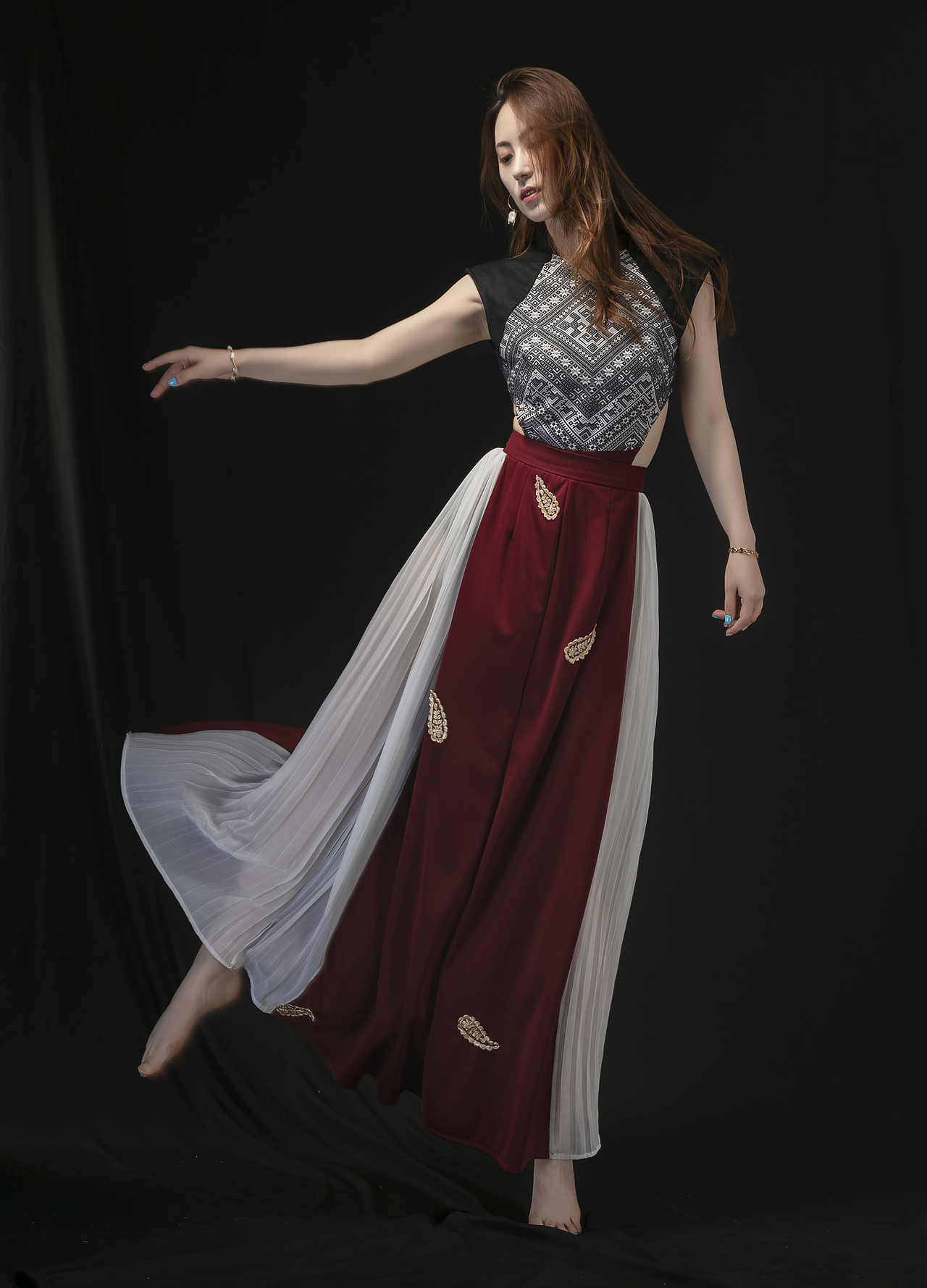 一組學(xué)生服裝畢業(yè)設(shè)計(jì)照（圖ZMjA4MjAwMjI4） - 時(shí)尚/藝術(shù)攝影 - 站酷設(shè)計(jì)師攝影師居不易原創(chuàng)素材 - 站酷ZCOOL