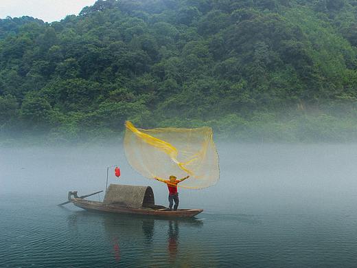 雾漫小东江