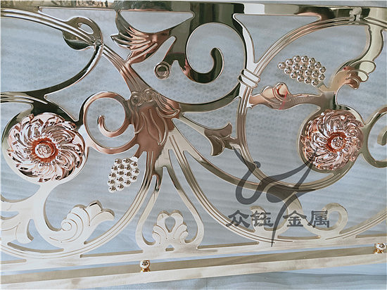 金色铝艺雕花搭配白玉扶手 高大上