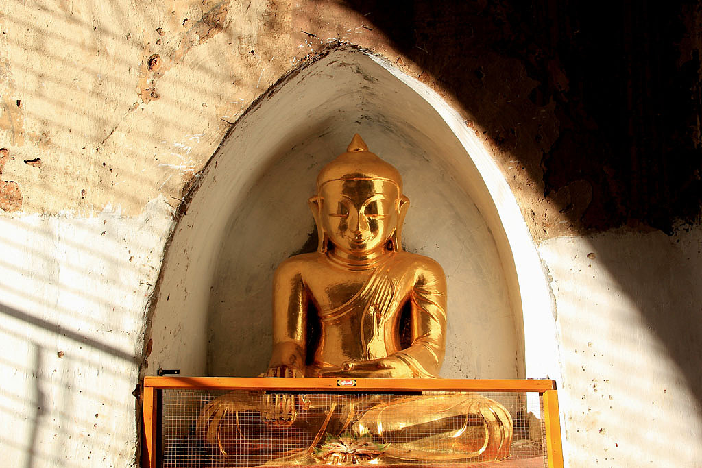 2014/12 缅甸/蒲甘
金色佛像