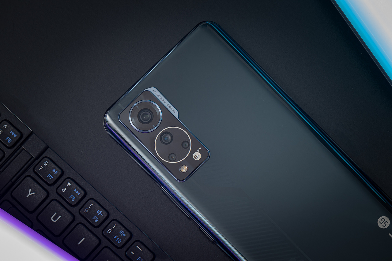 中兴axon 30屏下版