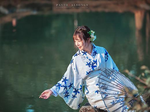 有位佳人，在水一方