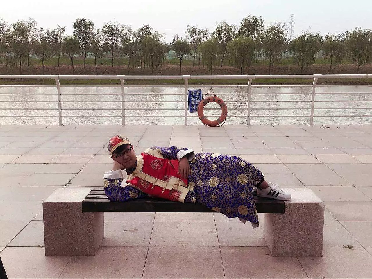 你说毕业遥遥无期，转眼就各奔东西。（图ZNTEwMDQwMDQ=） - 人像摄影 - 站酷设计师流浪的_风原创素材 - 站酷ZCOOL