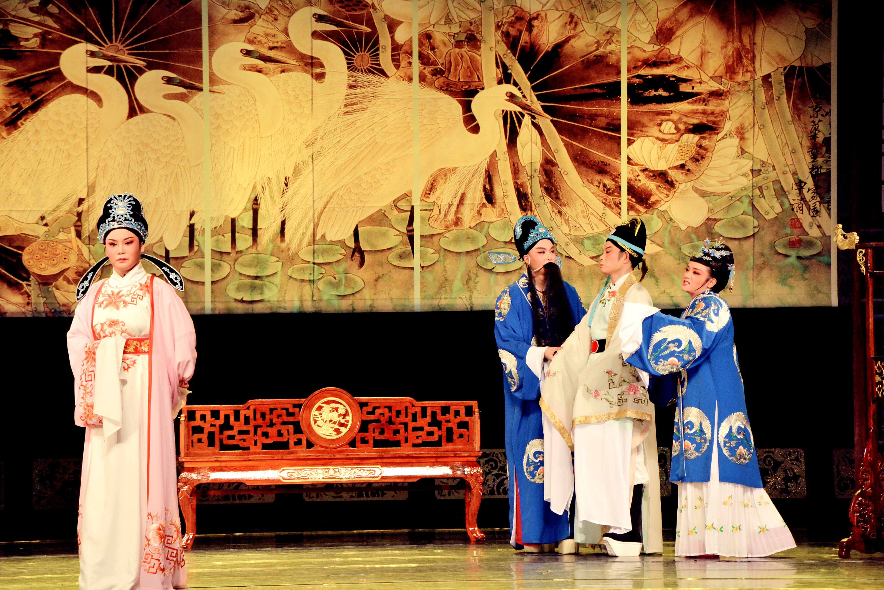 黄梅戏孟丽君舞台剧照