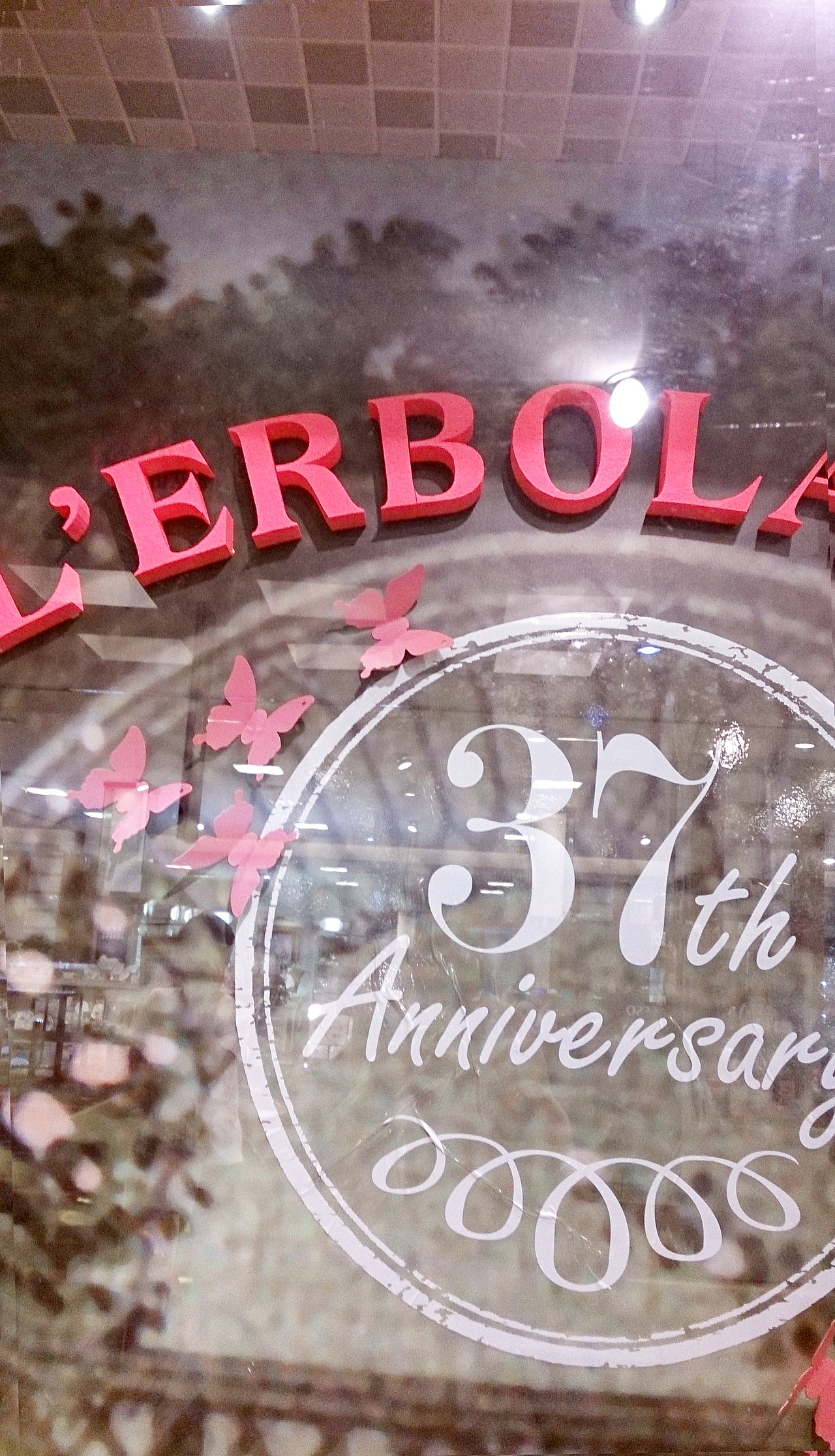 L'ERBOLARIO 生日慶櫥窗（图ZMTc4Nzg2MDIw） - 展陈设计 - 站酷设计师周佳怡原创素材 - 站酷ZCOOL