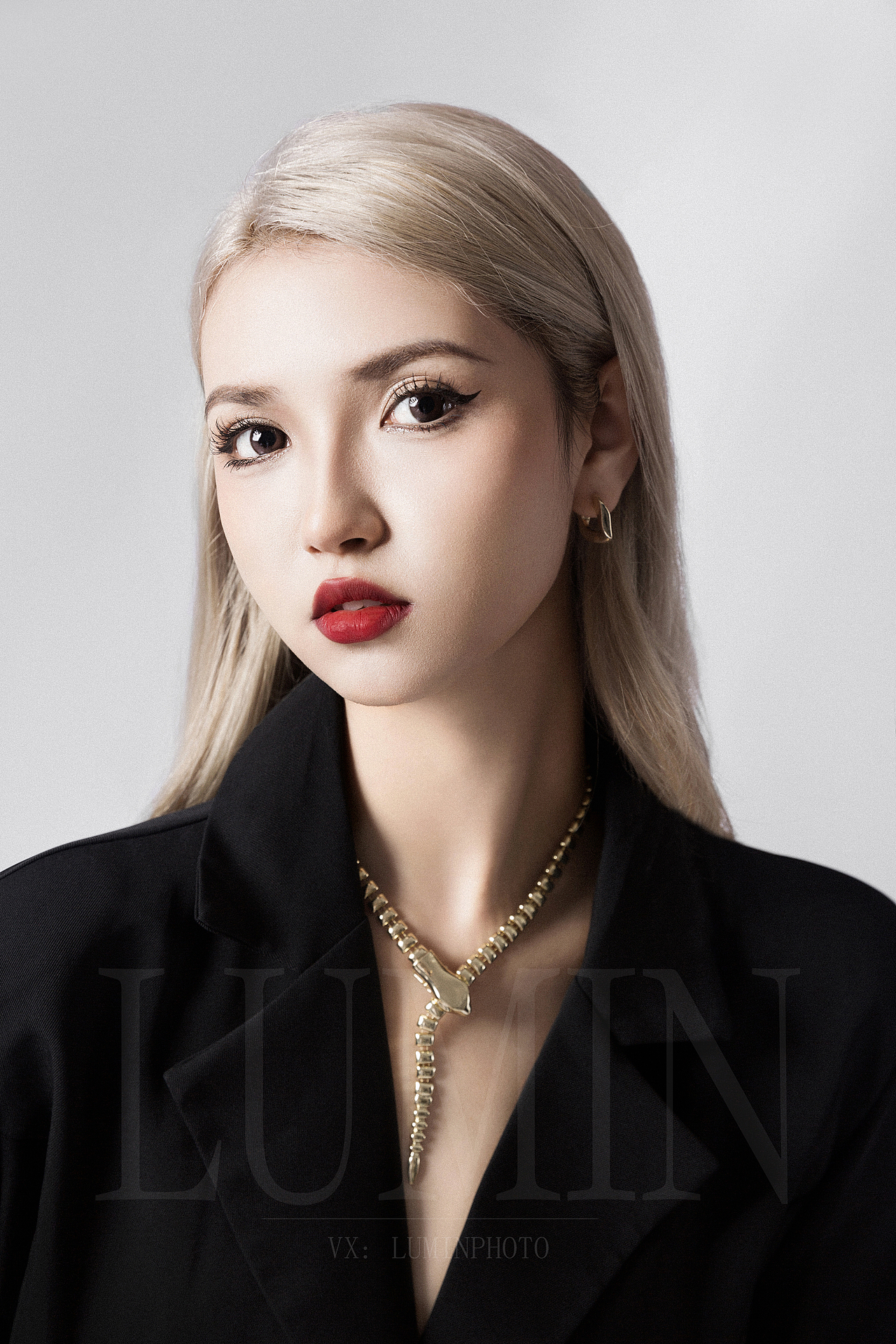 西装写真气质满满,一次形象示范