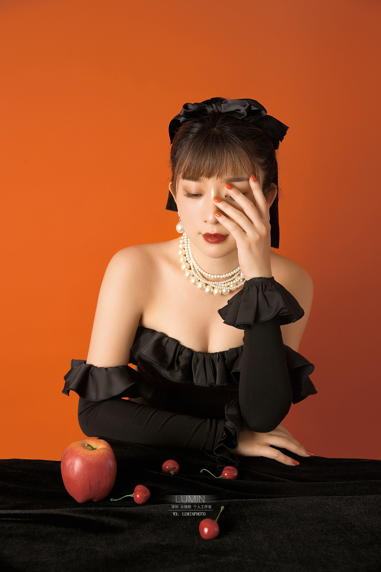 复古 珍珠 少女心 蝴蝶结 黑色小裙子 亮眼的橙色（图ZMzM2MzE1MDMy） - 人像摄影 - 站酷设计师深圳女摄LUMIN原创素材 - 站酷ZCOOL