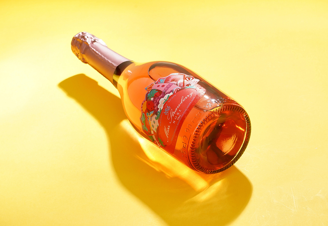 起泡酒x找玖创意 I 柠檬先生 与 草莓小姐（图ZMjc2Mjc3NzY0） - 包装 - 站酷设计师找玖创意原创素材 - 站酷ZCOOL