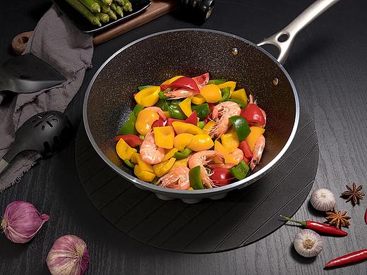 暗色调厨具锅具  淘宝静物拍摄