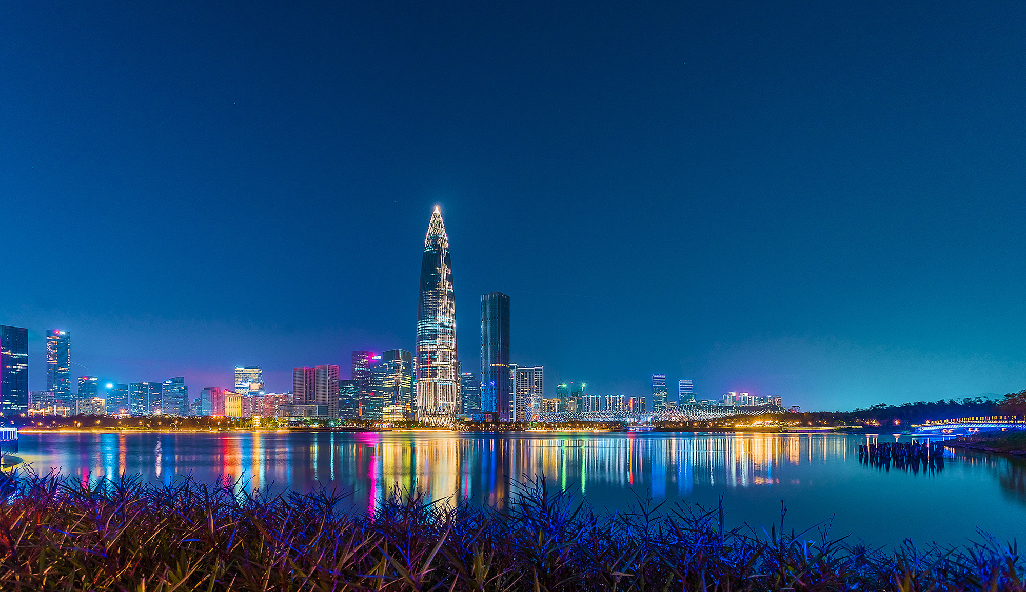 第一次尝试拍城市夜景，坐标深圳湾人才公园。|摄影|环境/建筑|田牮 - 原创作品 - 站酷 (ZCOOL)