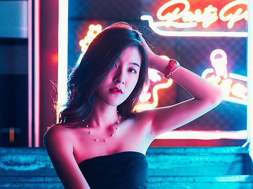 霓虹少女