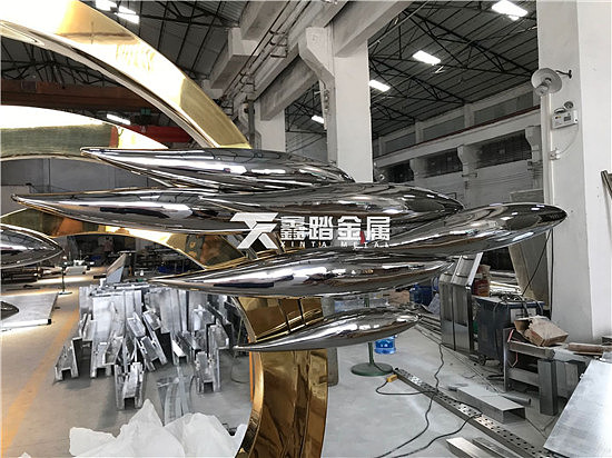 售楼处镜面不锈钢水景雕塑 鱼群雕塑的表现方式