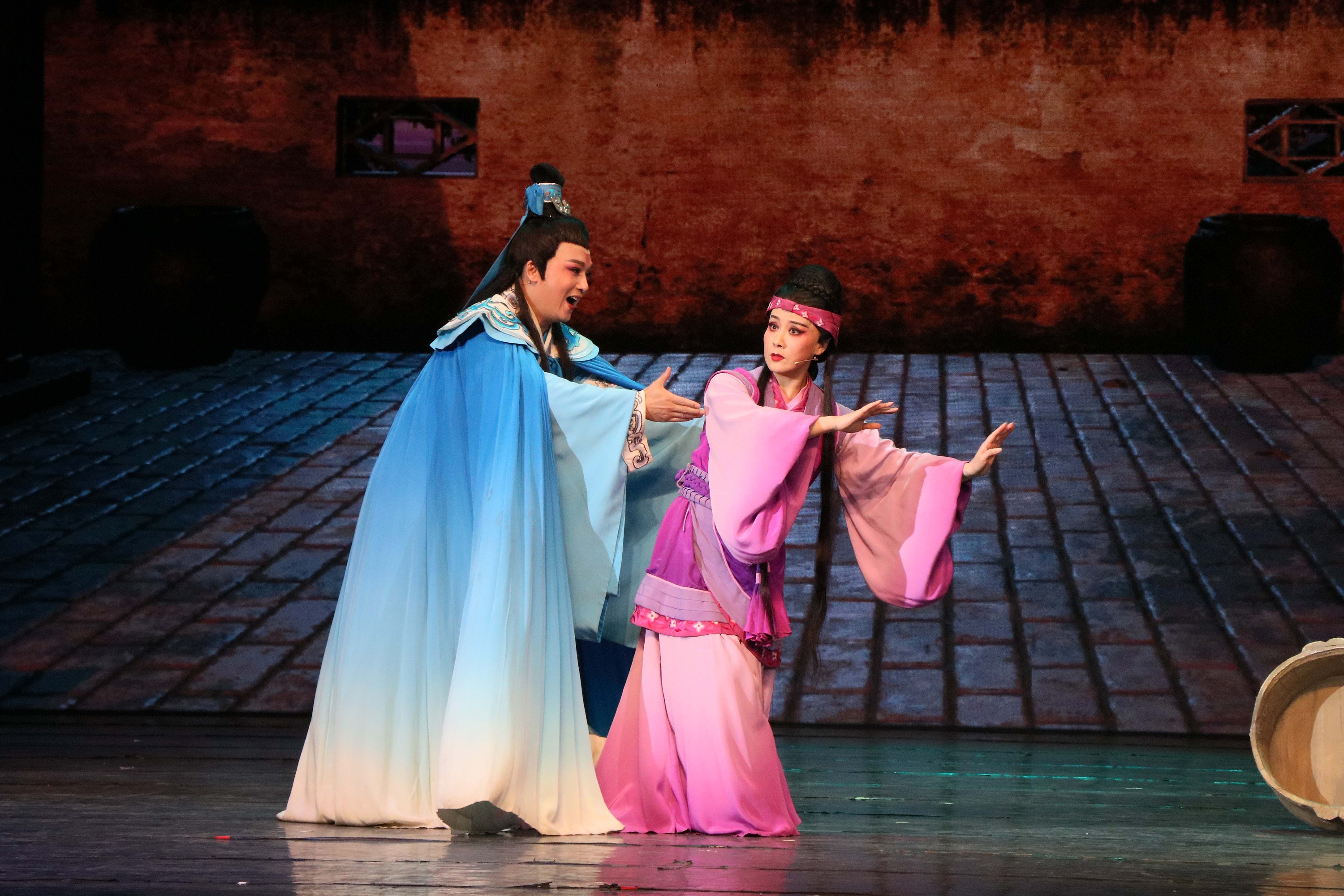 黄梅戏《小乔初嫁》舞台剧照